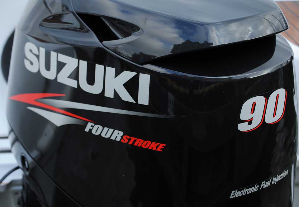 FourStroke Outboard Suzuki DF90