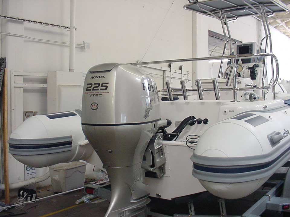 лодочный мотор Honda BF-225 на RIB лодке